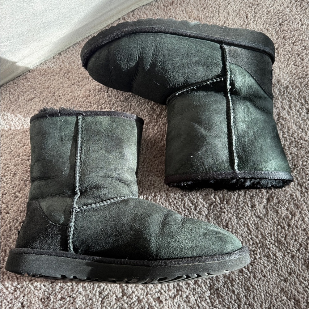 black UGG Classic Short women's boots size 6